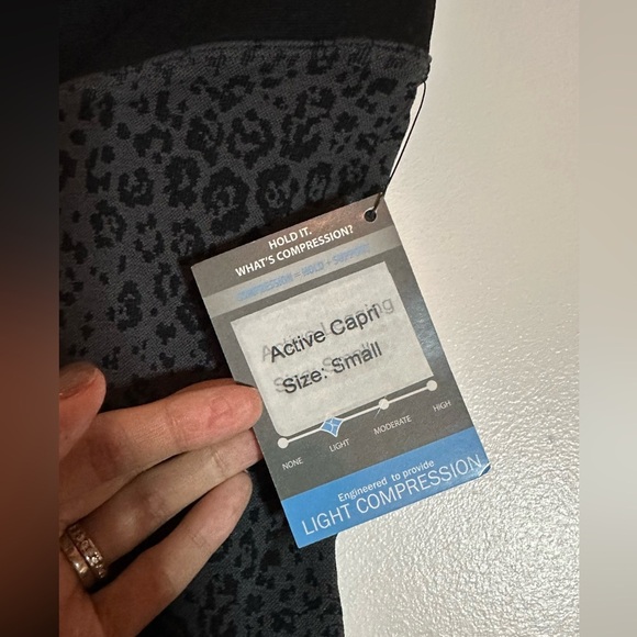 NWT Soulcycle x Nux Black and Gray Leopard Light Compression Crop Leggings Small - Picture 7 of 7